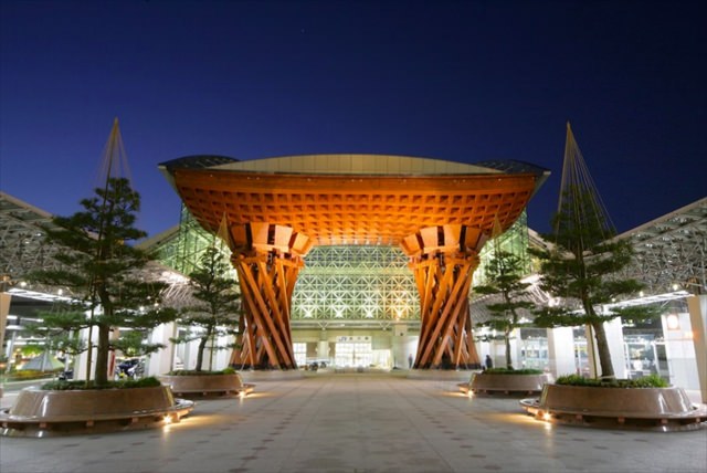 金沢駅東口